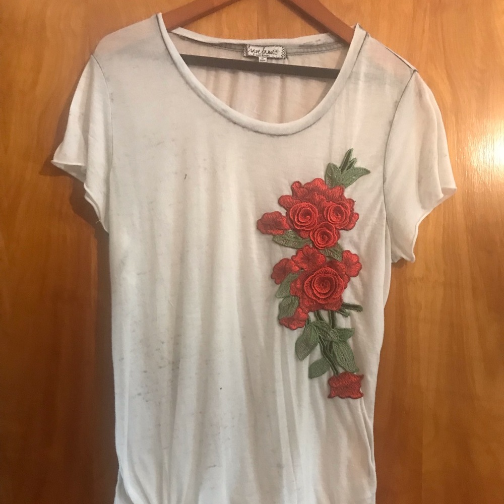 Distressed Thin tee with Red Roses 🌹